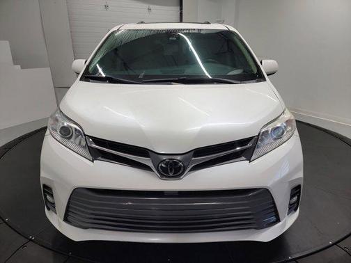 2018 Toyota Sienna XLE