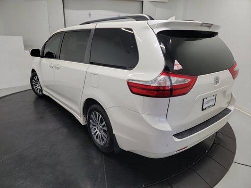 2018 Toyota Sienna XLE