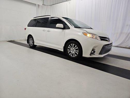 2018 Toyota Sienna XLE