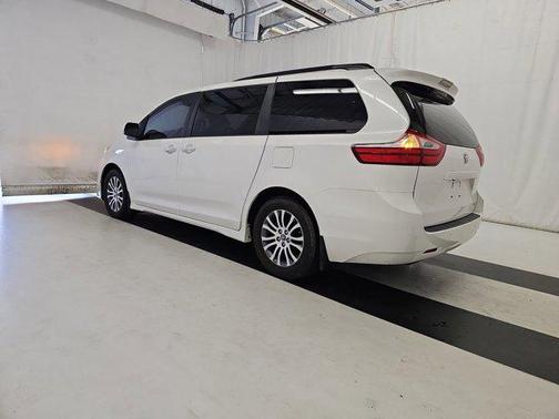 2018 Toyota Sienna XLE
