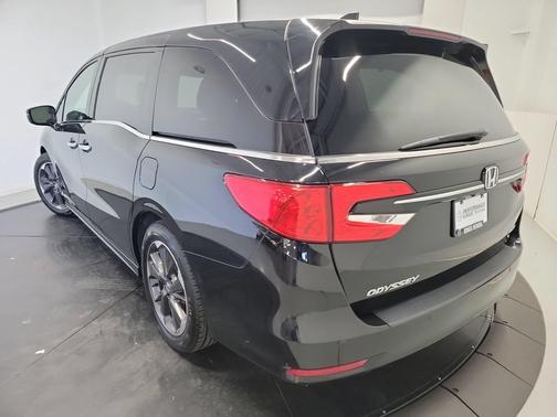 Crystal Black Pearl 2024 Honda Odyssey Elite