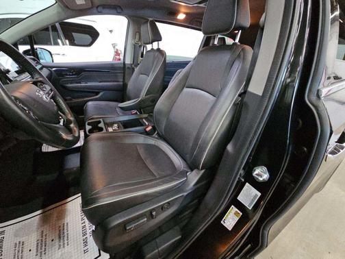 Crystal Black Pearl 2024 Honda Odyssey Elite