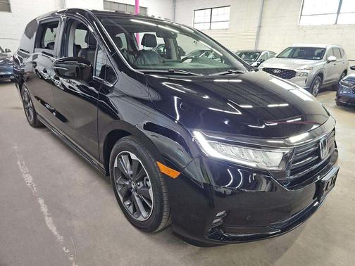 Crystal Black Pearl 2024 Honda Odyssey Elite