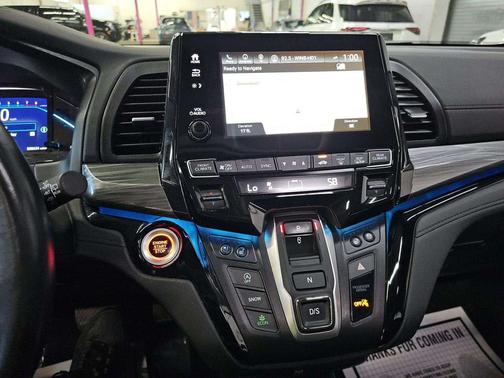 Crystal Black Pearl 2024 Honda Odyssey Elite