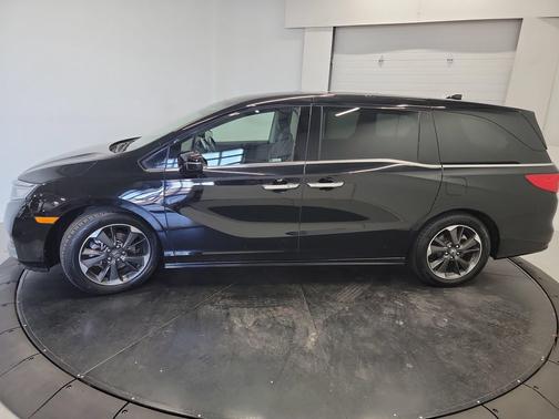 Crystal Black Pearl 2024 Honda Odyssey Elite