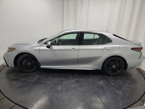 2024 Toyota Camry Hybrid SE