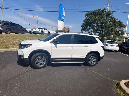 Platinum White Pearl 2025 Honda Passport AWD TrailSport