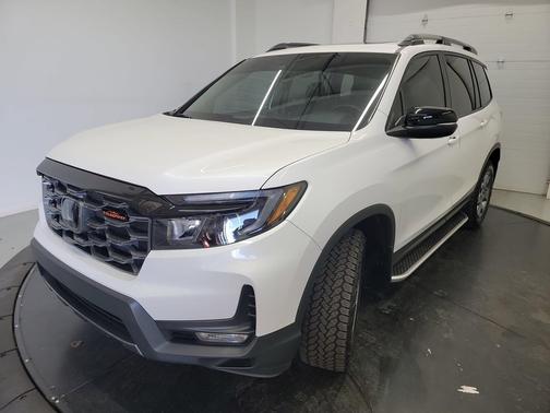 Platinum White Pearl 2025 Honda Passport AWD TrailSport