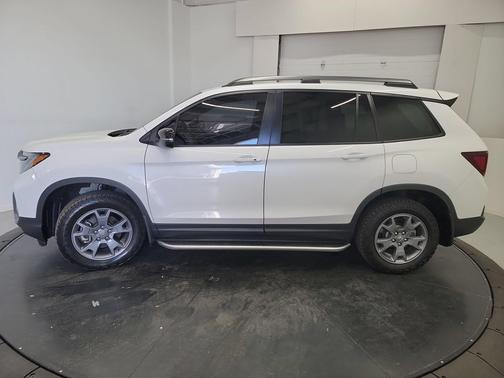 Platinum White Pearl 2025 Honda Passport AWD TrailSport