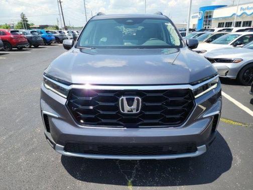 2025 Honda Pilot Touring 8-Passenger