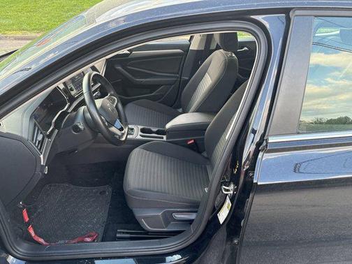 Deep Black Pearl 2024 Volkswagen Jetta 1.5T S