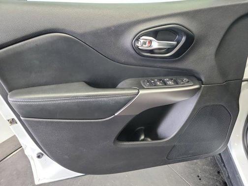 Bright White Clearcoat 2021 Jeep Cherokee Latitude Plus