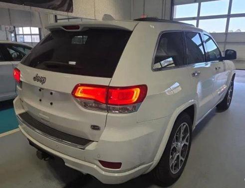 Bright White Clearcoat 2021 Jeep Grand Cherokee Overland