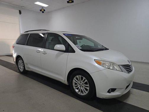 2016 Toyota Sienna XLE