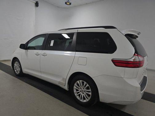 2016 Toyota Sienna XLE