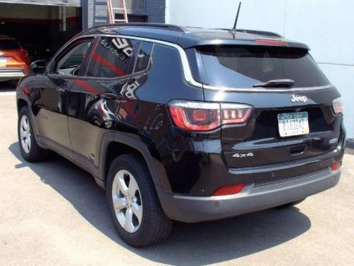 Diamond Black Crystal Pearlcoat 2018 Jeep Compass Latitude