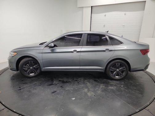 Platinum Gray Metallic 2024 Volkswagen Jetta 1.5T SE