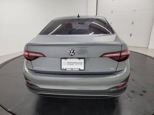 Platinum Gray Metallic 2024 Volkswagen Jetta 1.5T SE