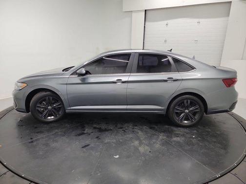 Platinum Gray Metallic 2024 Volkswagen Jetta 1.5T SE