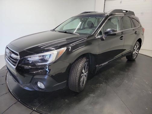 Crystal Black Silica 2018 Subaru Outback 3.6R Limited