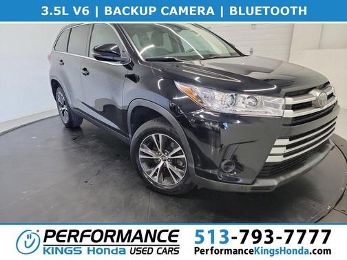 Midnight Black Metallic 2019 Toyota Highlander LE