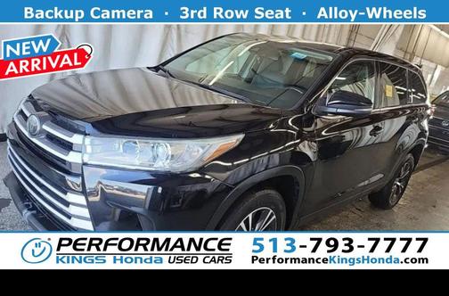 Midnight Black Metallic 2019 Toyota Highlander LE
