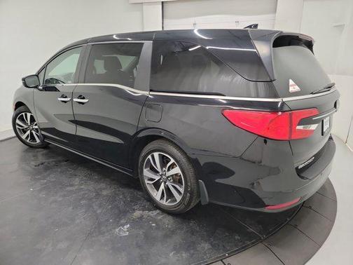 Crystal Black Pearl 2023 Honda Odyssey Touring