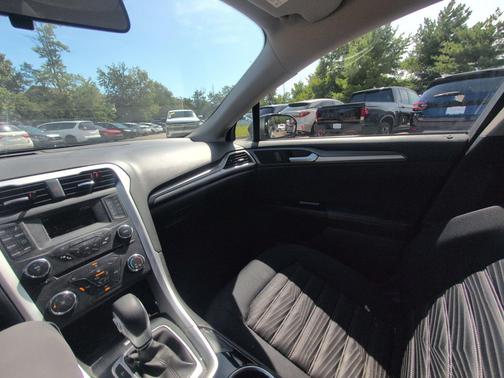 Magnetic 2016 Ford Fusion SE