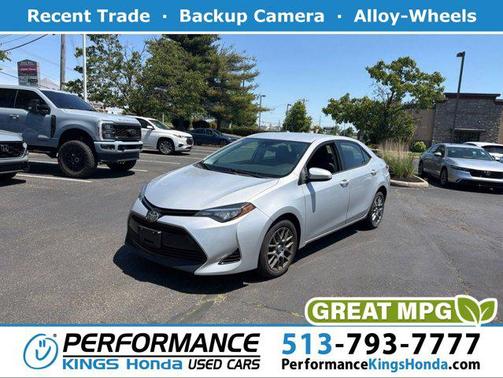 Classic Silver Metallic 2017 Toyota Corolla SE