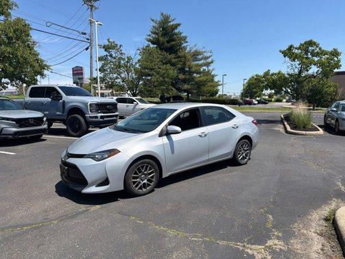Classic Silver Metallic 2017 Toyota Corolla SE