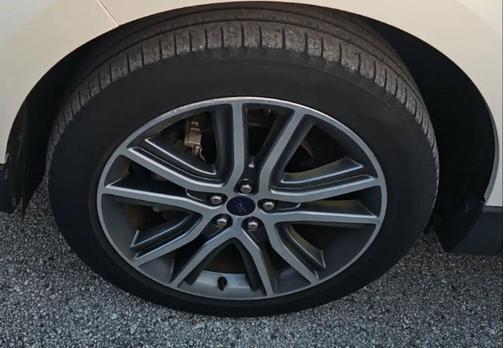 White Platinum Clearcoat Metallic 2019 Ford Edge Titanium