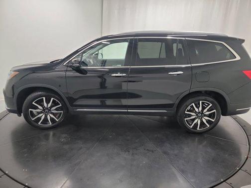 2022 Honda Pilot Touring 8-Passenger