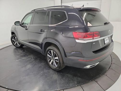 Deep Black Pearl 2022 Volkswagen Atlas 2.0T SE