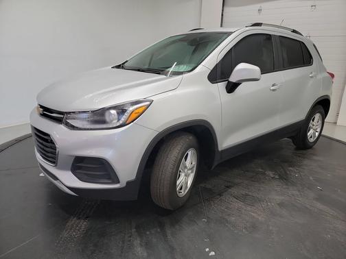 Silver Ice Metallic 2022 Chevrolet Trax LT