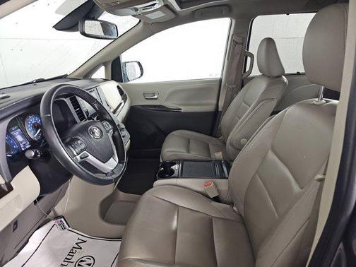 2020 Toyota Sienna XLE