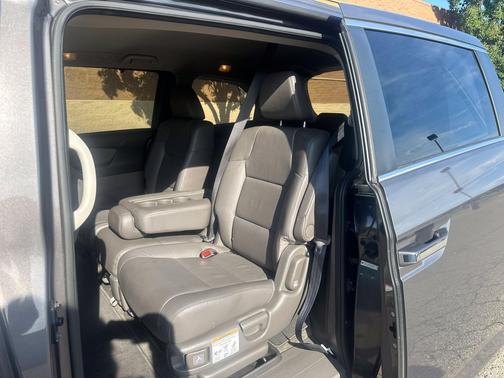 Modern Steel Metallic 2016 Honda Odyssey EX-L