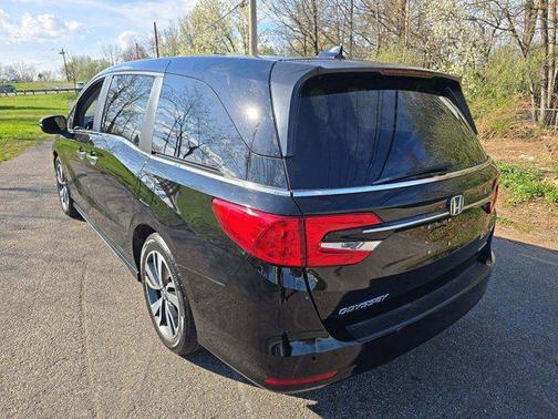 Crystal Black Pearl 2023 Honda Odyssey Touring