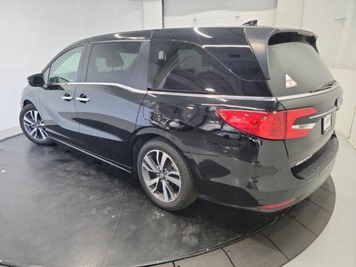 Crystal Black Pearl 2023 Honda Odyssey Touring
