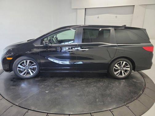 Crystal Black Pearl 2023 Honda Odyssey Touring