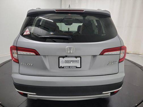 2022 Honda Pilot Touring 8-Passenger
