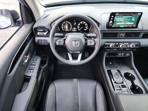 Platinum White Pearl 2024 Honda Pilot Touring 8-Passenger