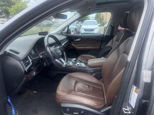 Graphite Gray Metallic 2017 Audi Q7 3.0T Premium
