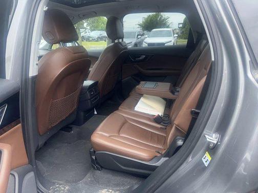 Graphite Gray Metallic 2017 Audi Q7 3.0T Premium