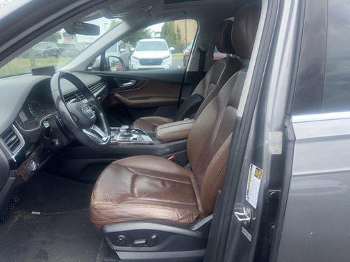Graphite Gray Metallic 2017 Audi Q7 3.0T Premium