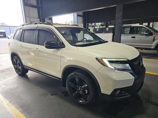 Platinum White Pearl 2020 Honda Passport AWD Elite