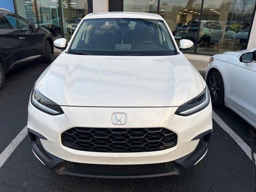 Platinum White Pearl 2025 Honda HR-V LX