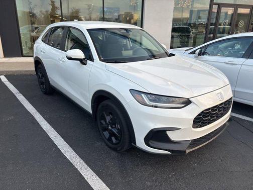 Platinum White Pearl 2025 Honda HR-V LX