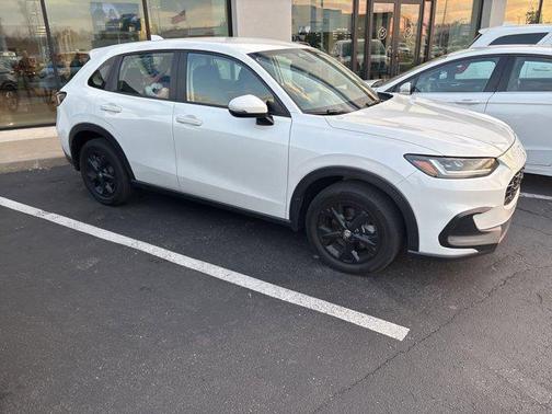 Platinum White Pearl 2025 Honda HR-V LX