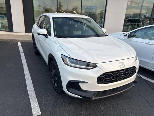 Platinum White Pearl 2025 Honda HR-V LX