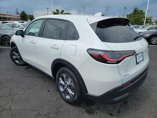 Platinum White Pearl 2027 Honda HR-V LX